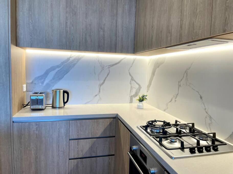 New Impressive 180° River View 1 Bed Apt With Pool 47F Apartment Гоулд Коуст Екстериор снимка
