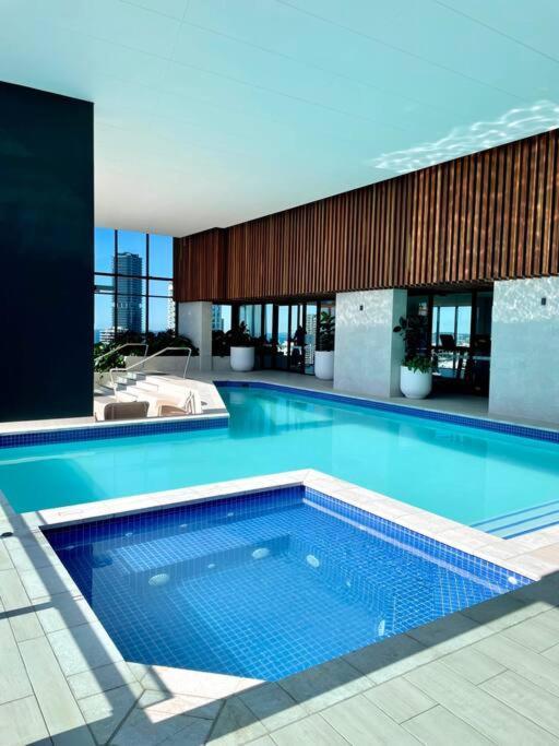 New Impressive 180° River View 1 Bed Apt With Pool 47F Apartment Гоулд Коуст Екстериор снимка
